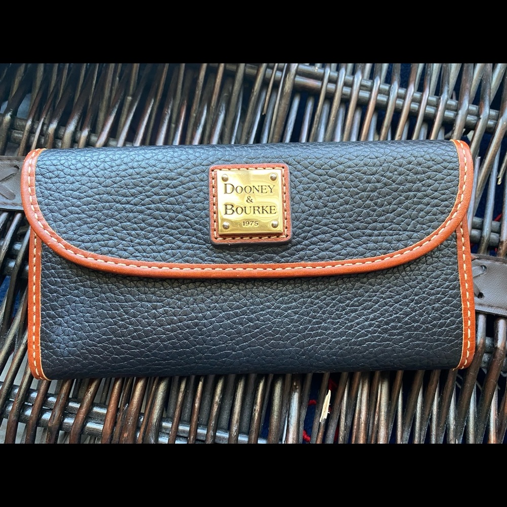 Dooney & Bourke wallet